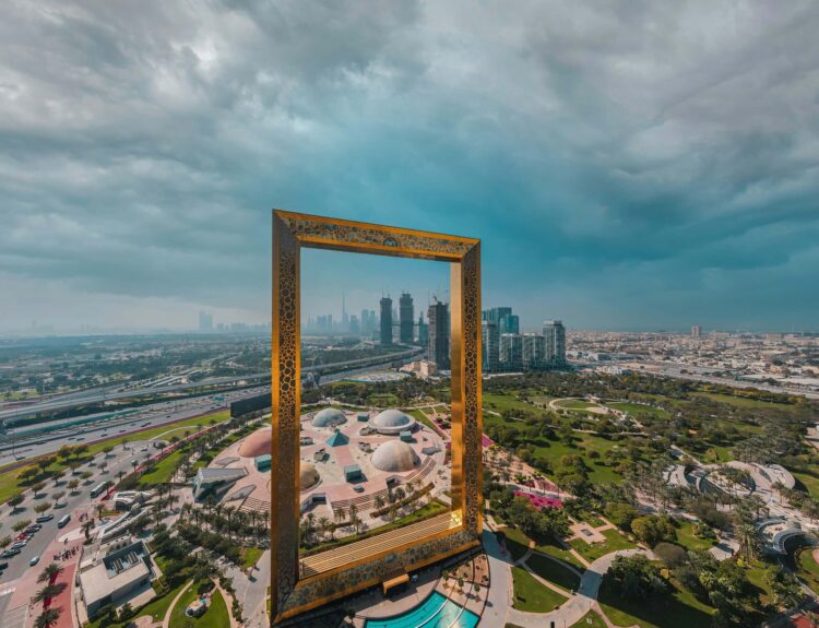 Who Are the Top 5 Richest People in Dubai. Golden frame view