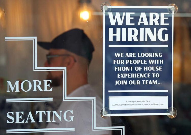 FILE PHOTO: A restaurant advertises for workers in Brighton, Britain, August 15, 2023. REUTERS/Toby Melville/File Photo © Thomson Reuters