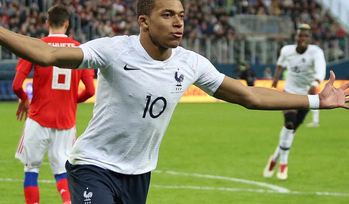 Kylian Mbappe joins real madrid with massive signing bonus