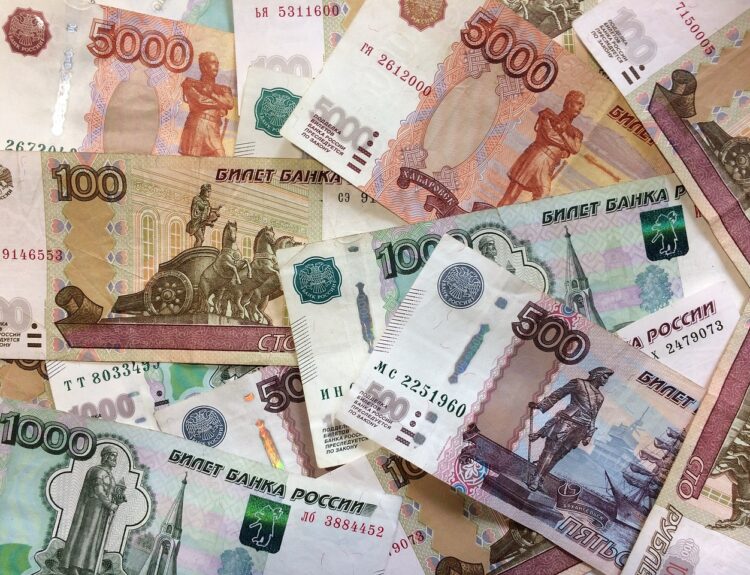 Russia eases forex sales requirements for contracts in roubles