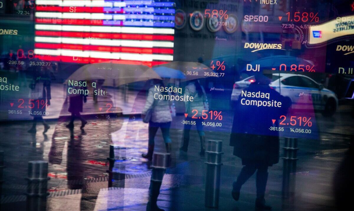 Investors count on earning to calm $900 billion US tech rout