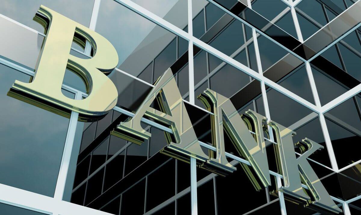 How to choose a bank for your small business. Bank building