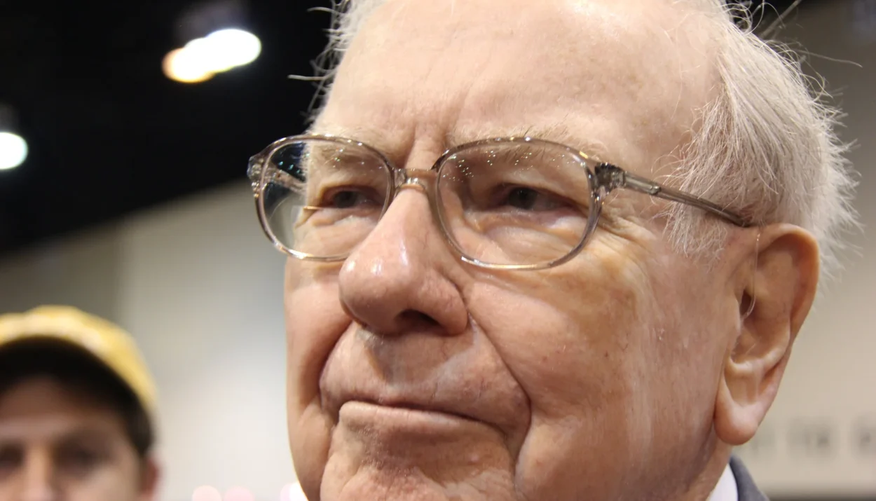 Warren Buffett Just Sent a $277 Billion Warning to Stock Investors