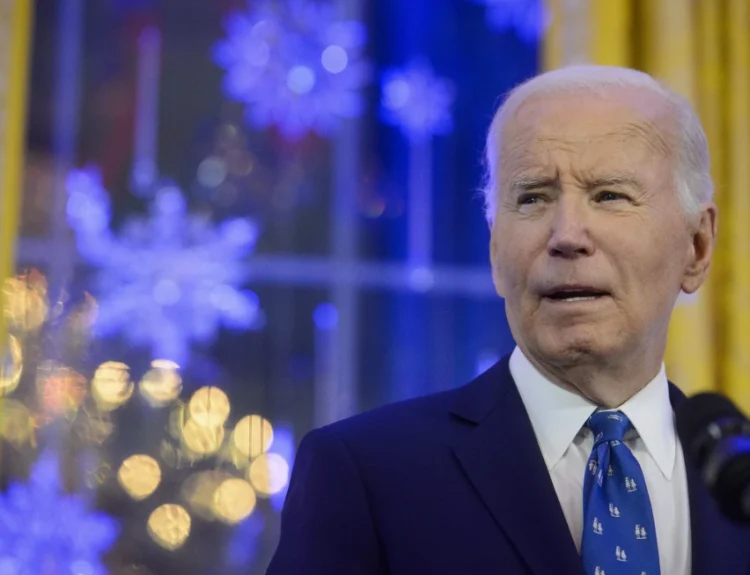 Biden calls for ban on congressional stock trading