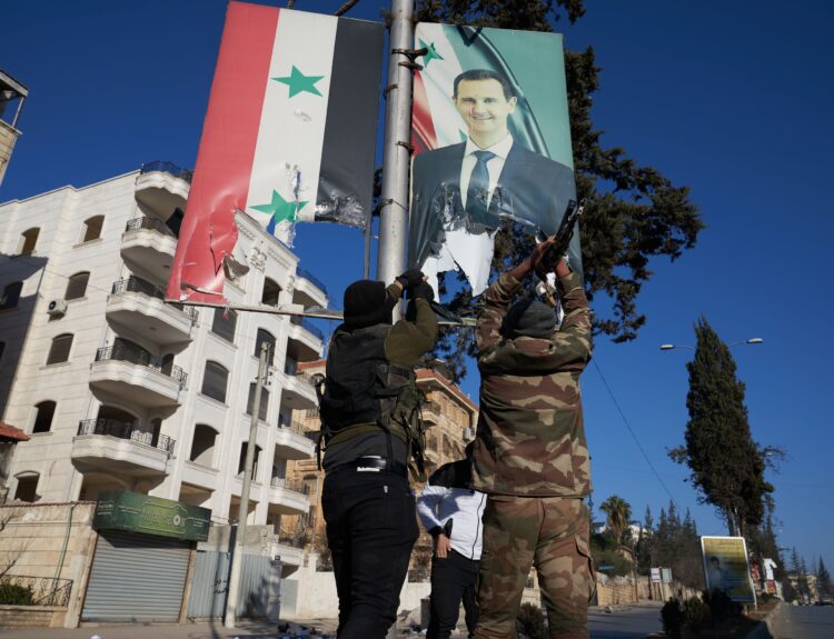 Rebels in Syria Advance to Damascus, Triggering Panic and Global Talks