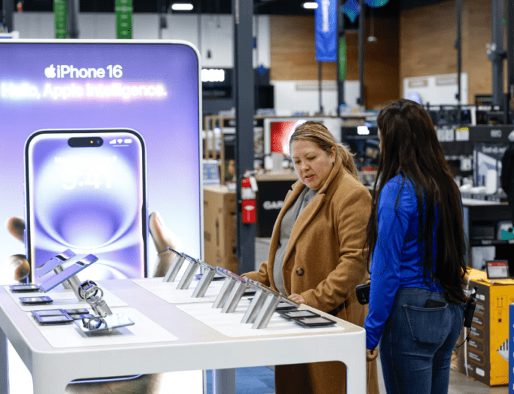 Even with a 25% tariff, iPhones would be cheaper to make abroad than in US, says Morgan Stanley