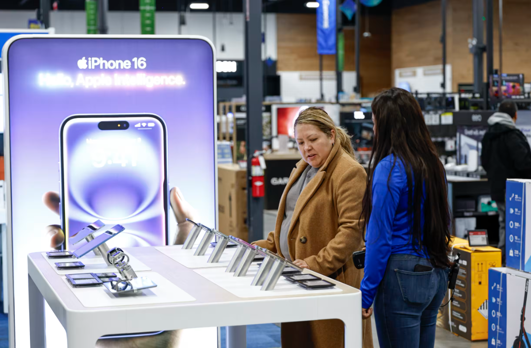 Even with a 25% tariff, iPhones would be cheaper to make abroad than in US, says Morgan Stanley