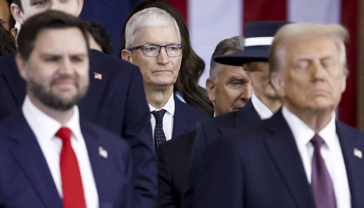Trump vs. Tim Cook: Apple’s Global Strategy Sparks Debate Over Economic Patriotism and AI Security