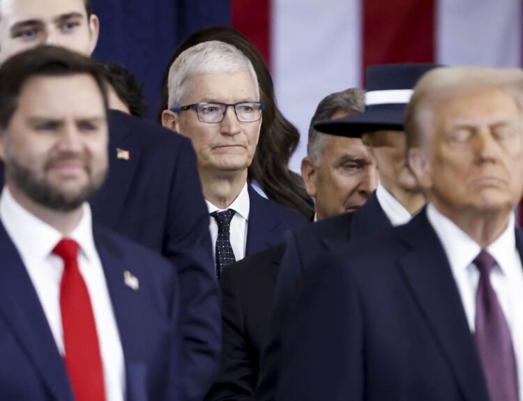 Trump vs. Tim Cook: Apple’s Global Strategy Sparks Debate Over Economic Patriotism and AI Security