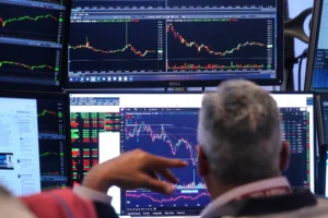 Global Rally Stalls in Asia, But Wall Street Futures Hold Gain