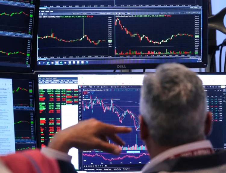 Global Rally Stalls in Asia, But Wall Street Futures Hold Gain