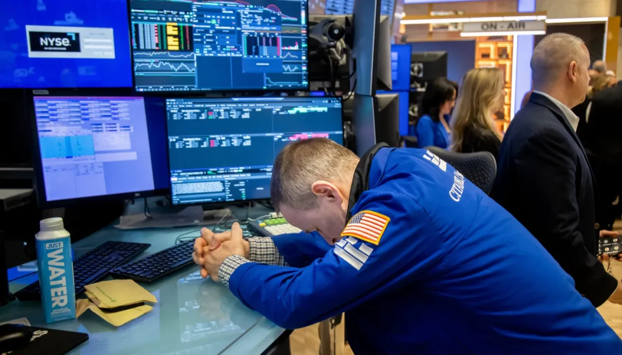 Stock futures fall after Trump warns new 10% tariffs