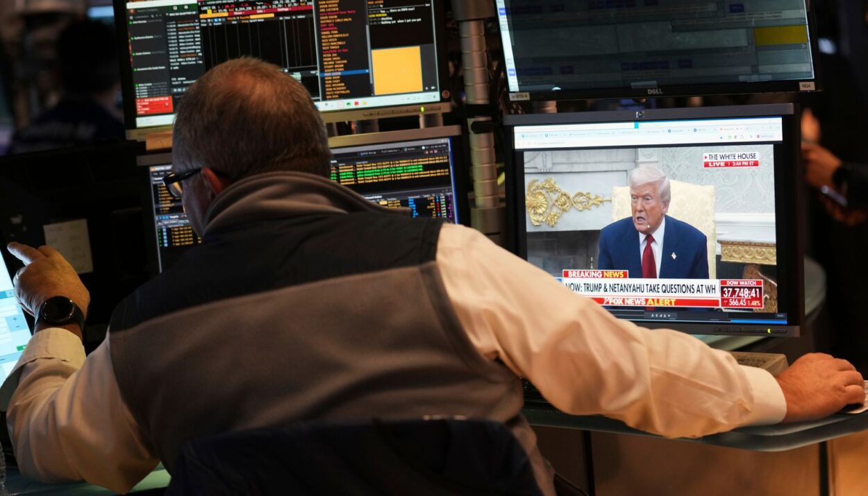 Trump Hails Record Markets, Presses Fed for Rate Cut Even as New Tariffs Loom