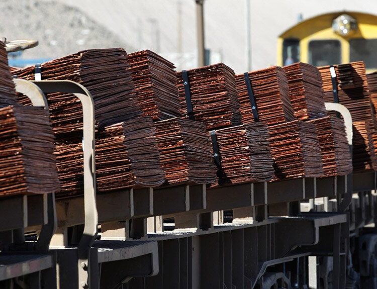 Trump Slaps 50% Tariff on Copper, Threatens 200% Duties on Pharmaceuticals