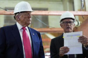 Trump tours Fed construction project, calls for lower rates