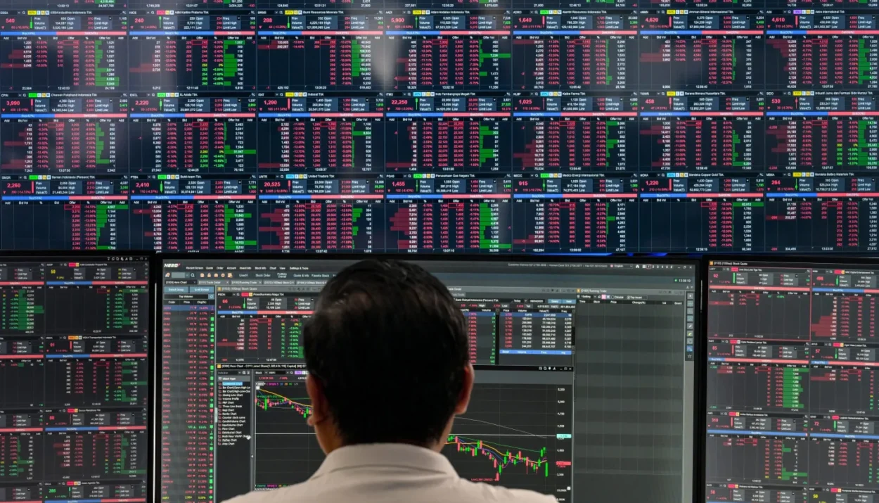 Algorithms Go All-In on Stocks as Human Traders Pull Back