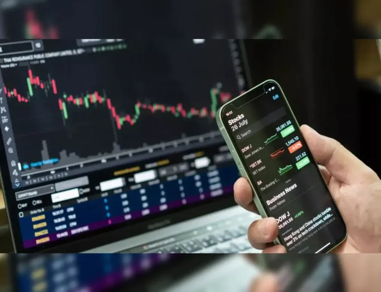 Stock Market Today, Tech Tumbles, Retail Steadies, Fed Looms