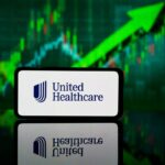 Why Warren Buffett and Hedge Funds Are Betting on UnitedHealth Stock (UNH)