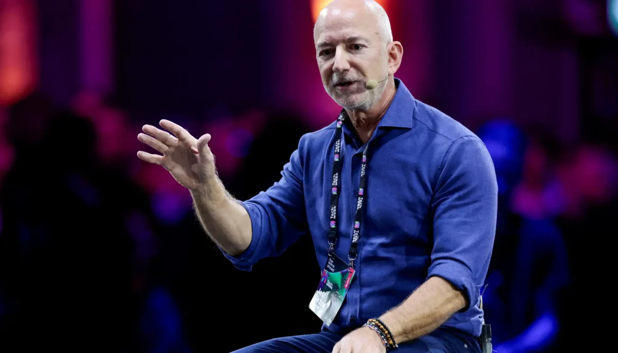 AI in an industrial bubble but will benefit society Jeff Bezos - Finblog AI in an 'industrial bubble' but will benefit society Jeff Bezos