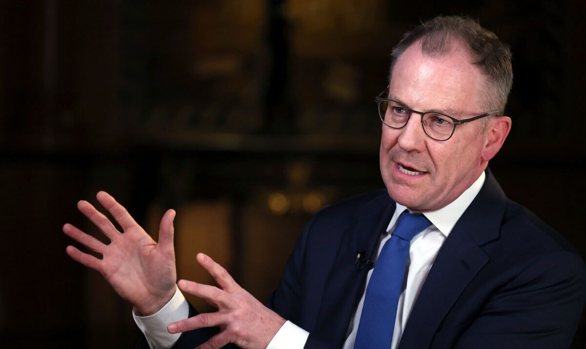 BofAs Hartnett Says Gold and China Stocks Are the Best Hedges Against the AI Boom - Finblog BofA’s Hartnett Says Gold and China Stocks Are the Best Hedges Against the AI Boom