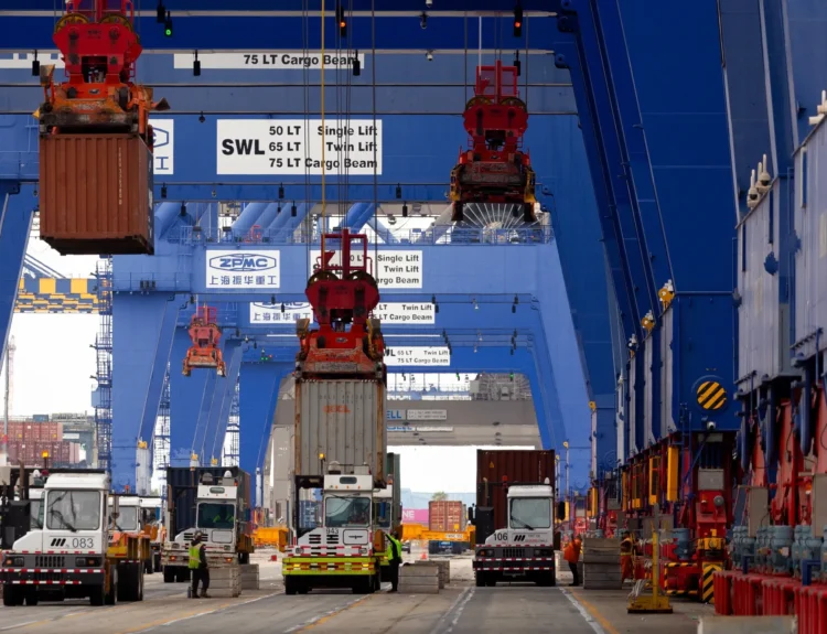 China Still Sends Around $1 Billion of Goods to US Daily Despite 55% Tariffs