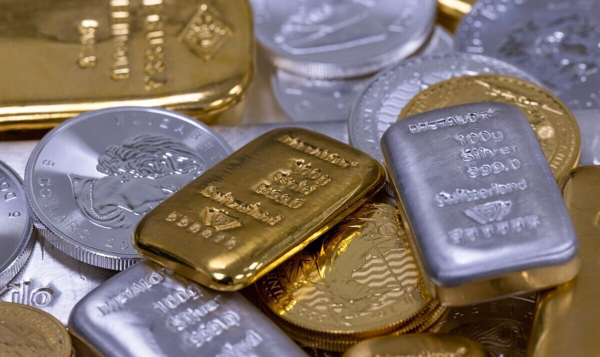 Gold Suffers Sharpest Drop in Over a Decade as Rally Cools Silver Sinks 7 - Finblog Gold Suffers Sharpest Drop in Over a Decade as Rally Cools; Silver Sinks 7%