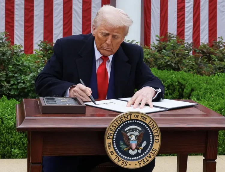 Trump Pushes Pharma, AI, Energy and Mining Deals Ahead of Midterms