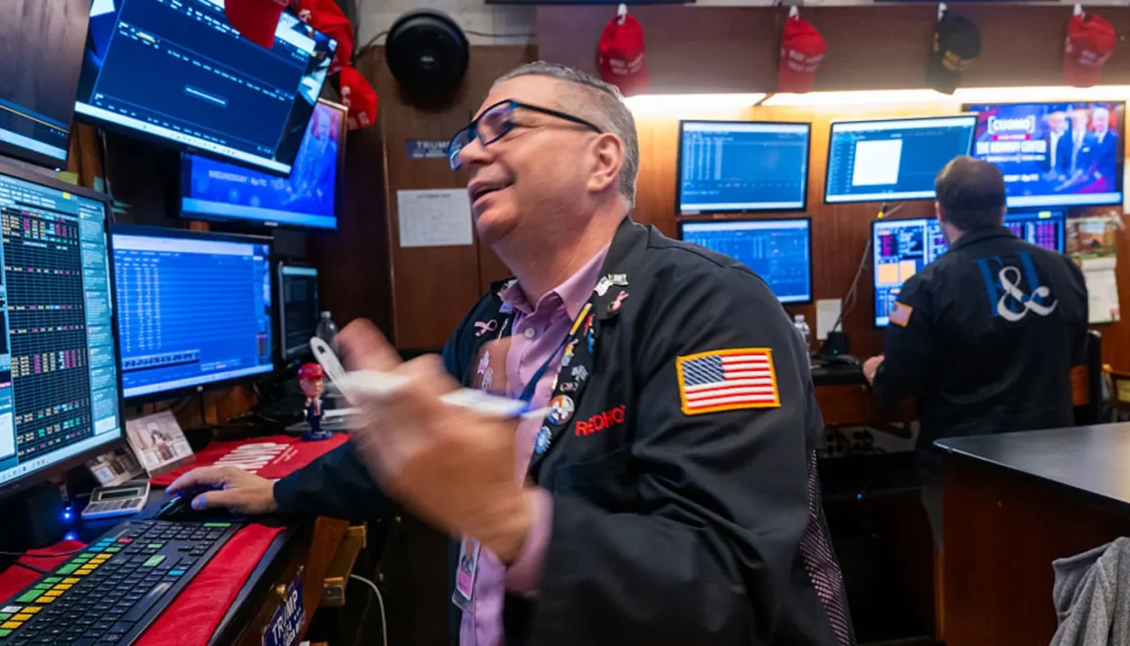 US Stocks Slip as Bank Fears Resurface Trade Jitters Stir Volatility - Finblog US Stocks Slip as Bank Fears Resurface, Trade Jitters Stir Volatility