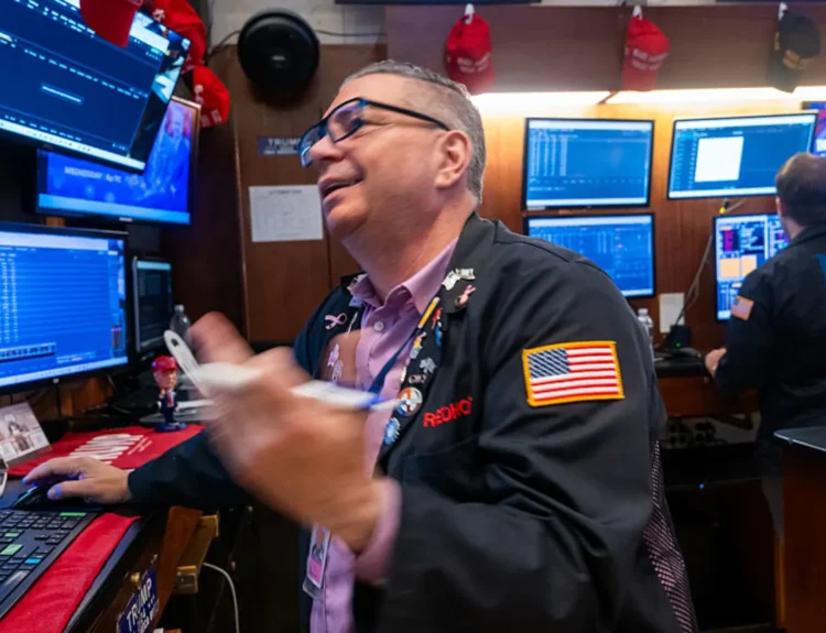 US Stocks Slip as Bank Fears Resurface, Trade Jitters Stir Volatility