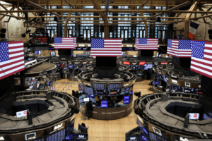 Wall Street Slips as Shutdown Drags On and Valuation Fears Creep In