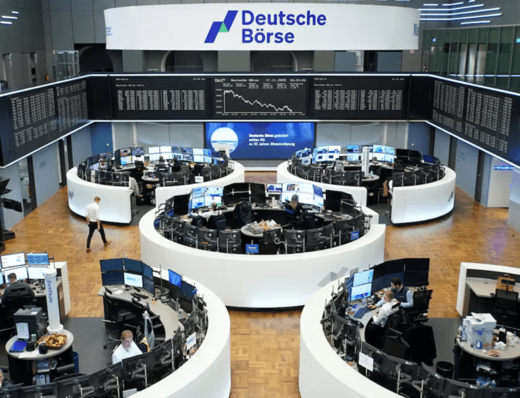 European Stocks Slide as Fed Cut Hopes Fade and Tech Valuations Come Under Pressure