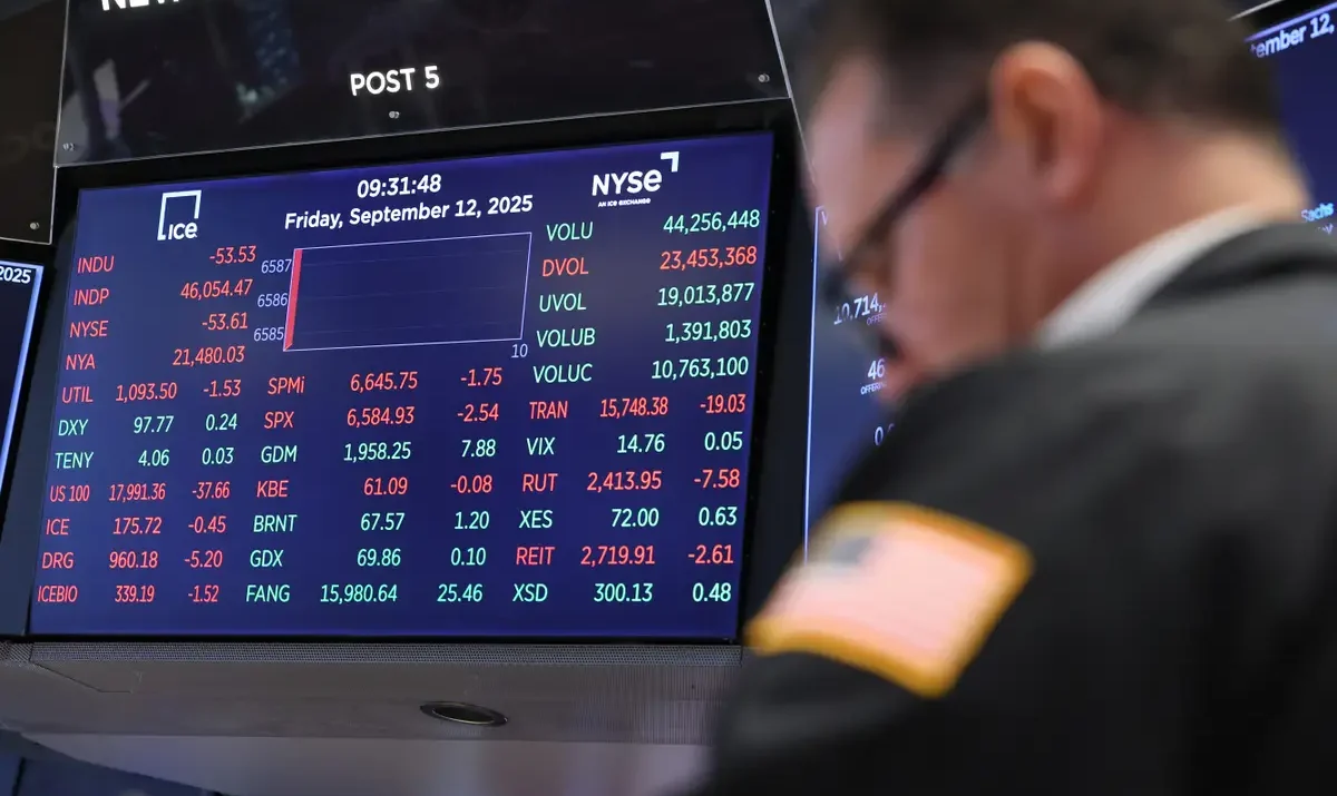 US Markets Reverse as Nvidia Rally Fades and Fed Cut Odds Shrink