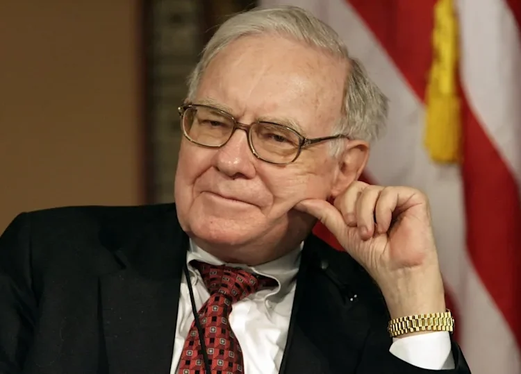 Warren Buffett’s Berkshire Sits on Record $382 Billion Cash, Bigger Than Big Tech’s War Chest