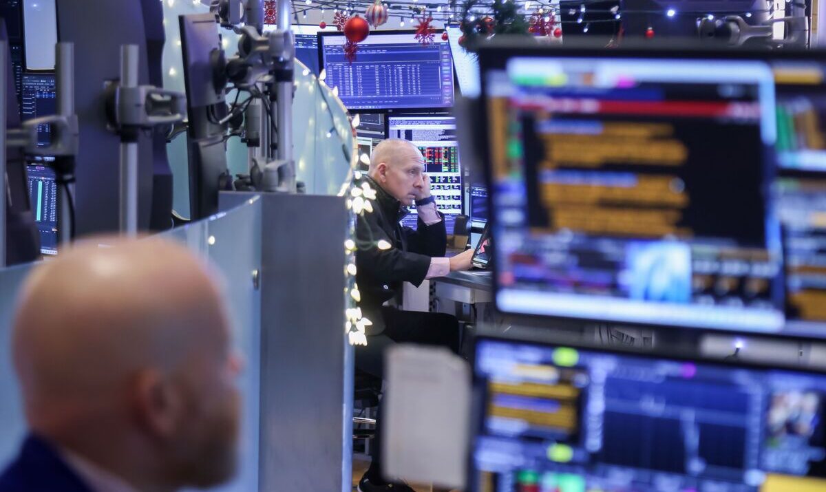 A brutal year for stock picking spurs trillion-dollar fund exodus