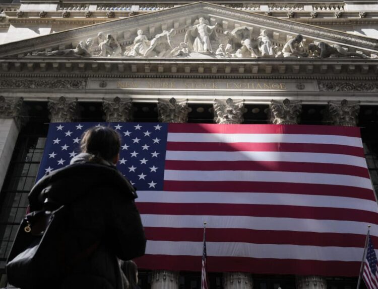 US Stocks Extend Winning Streak on Rate Cut Hopes and Strong Data