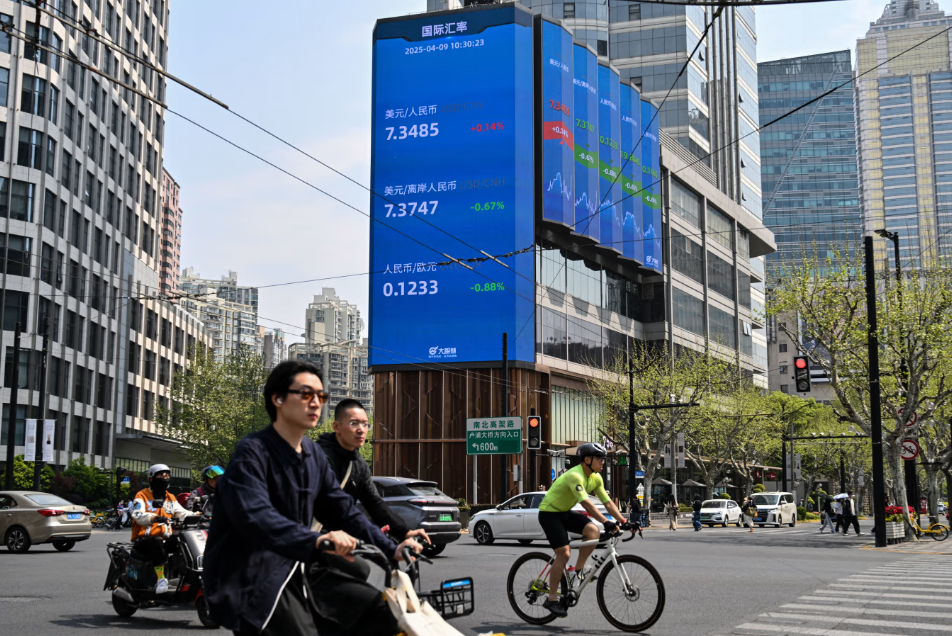 Dollar vs Yuan Debate Returns as Trump and China Eye Currency Shift in 2026