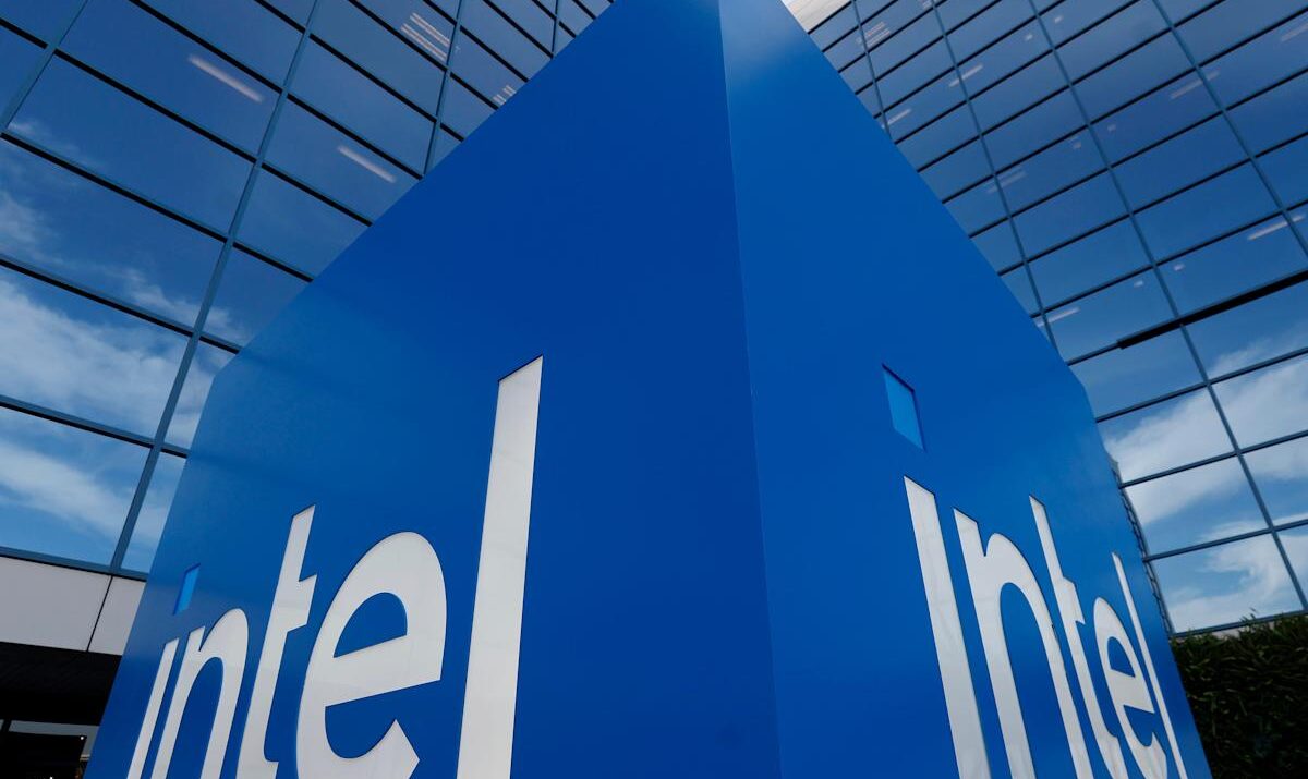 Intel Crashes 17% as Turnaround Hopes Meet Reality