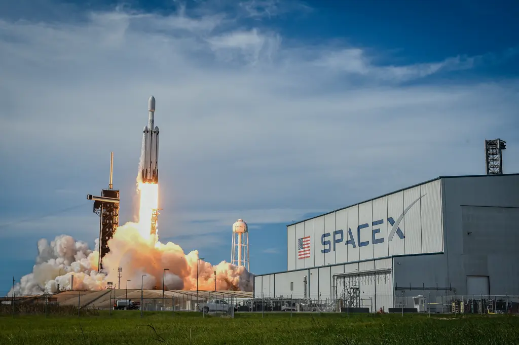 SpaceX in Merger Talks With xAI Ahead of Potential IPO