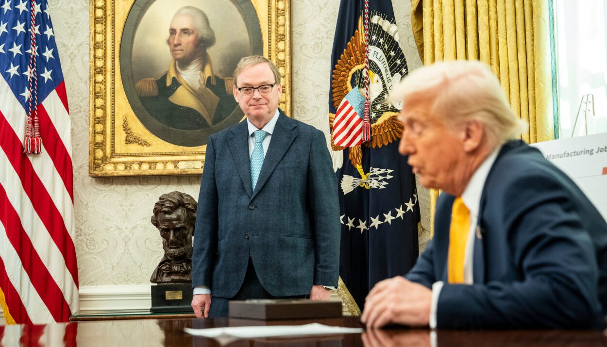 Trump Praises Kevin Hassett but Signals Doubt on Making Him Fed Chair