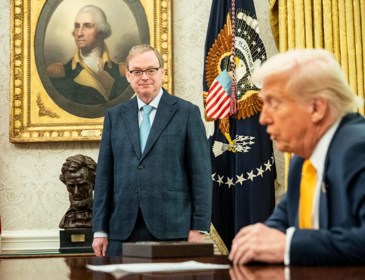 Trump Praises Kevin Hassett but Signals Doubt on Making Him Fed Chair