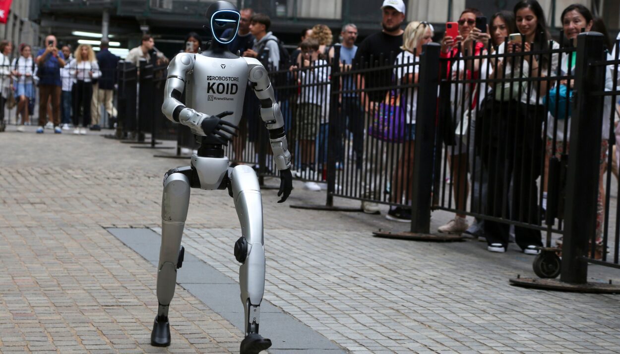 Wall Street Sells First as AI Fears Spread Beyond Tech