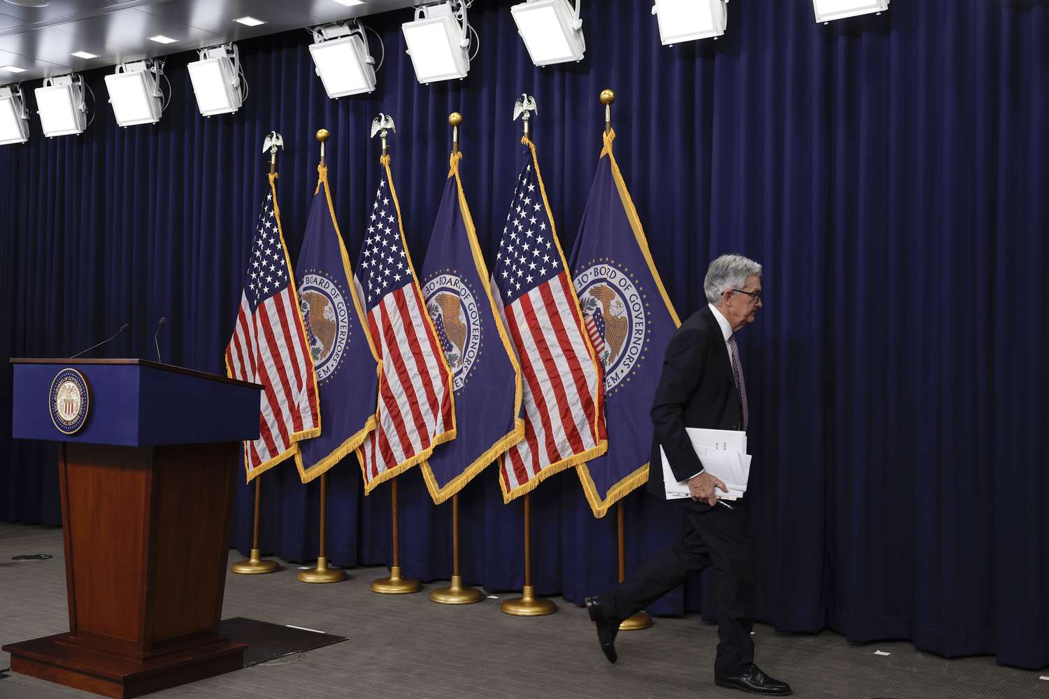Fed Keeps Rates Steady Amid Rising Inflation: What it Means for Banks