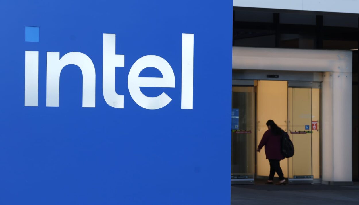 Intel Stock Soars 24% in Biggest Jump Since 1987
