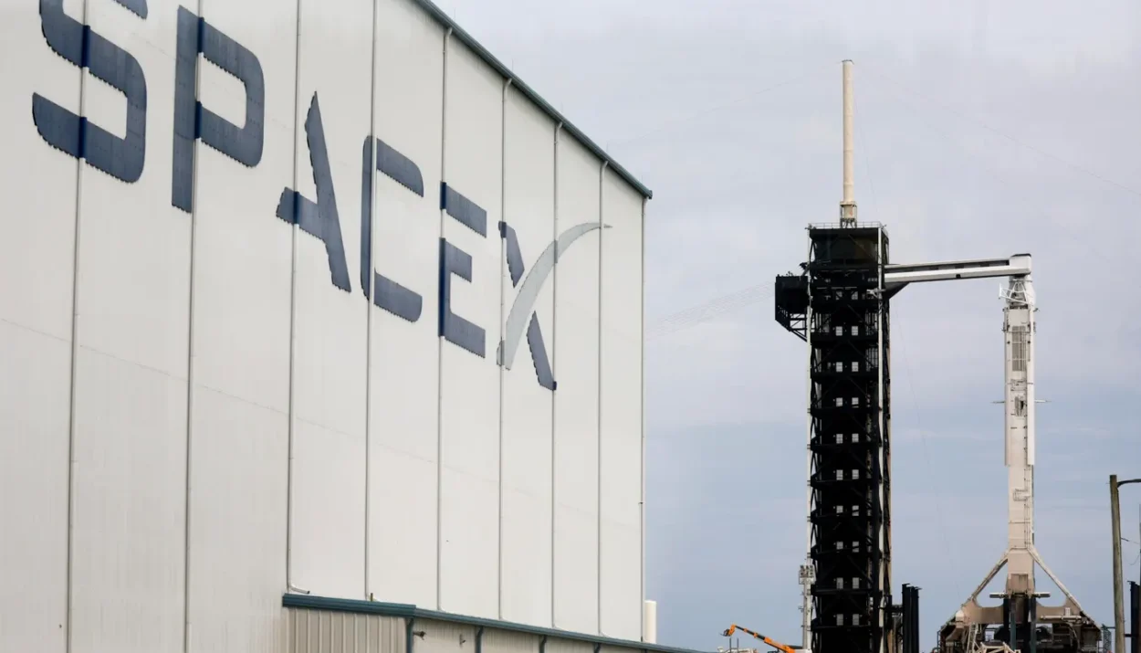 SpaceX Pre-IPO Rush Grows — But Access Comes With Risks