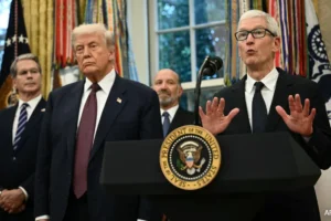 Trump Says Tim Cook Called to ‘Kiss My Ass’ as Apple CEO Steps Down