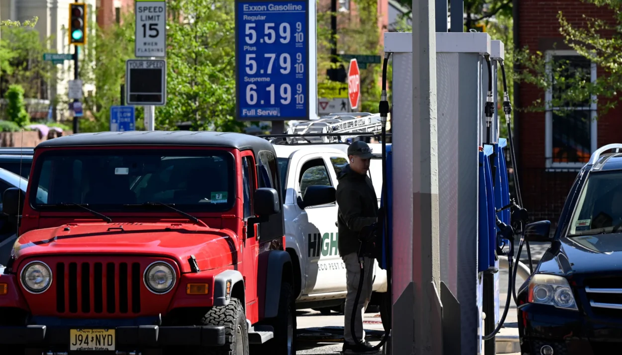 US Inflation Rises to 3.3% as Fuel Costs Increase
