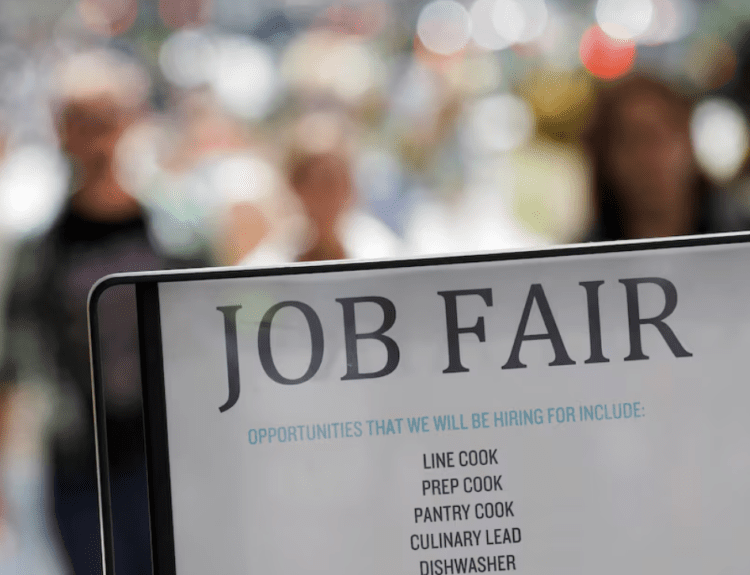 US Job Market Holds Steady, but War Risks Start to Build
