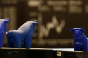 European stocks close off record highs despite peace deal optimism