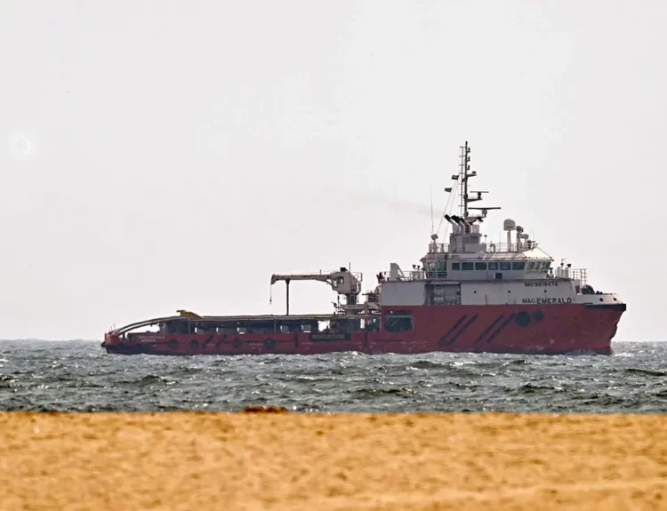 Trump announces new blockade, Hormuz fee