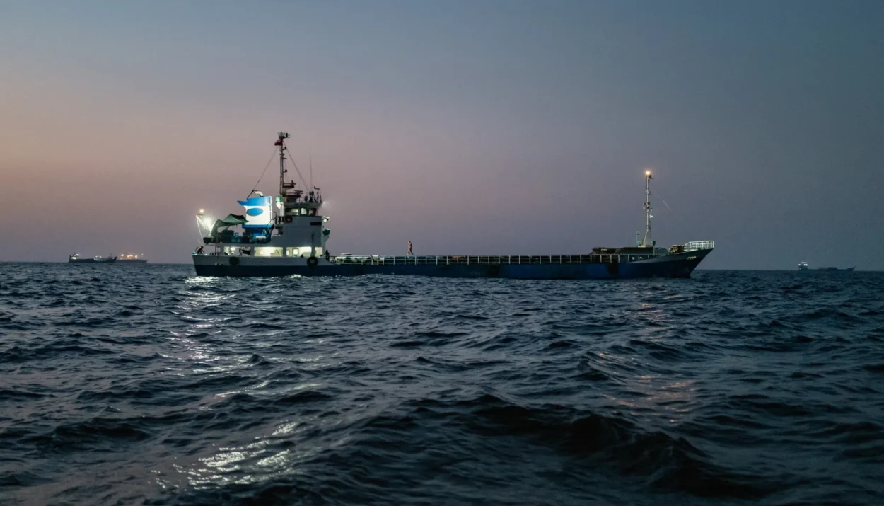 Oil Is Still Moving Through Hormuz, but at a Heavy Discount